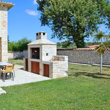 Mark Holiday home *
